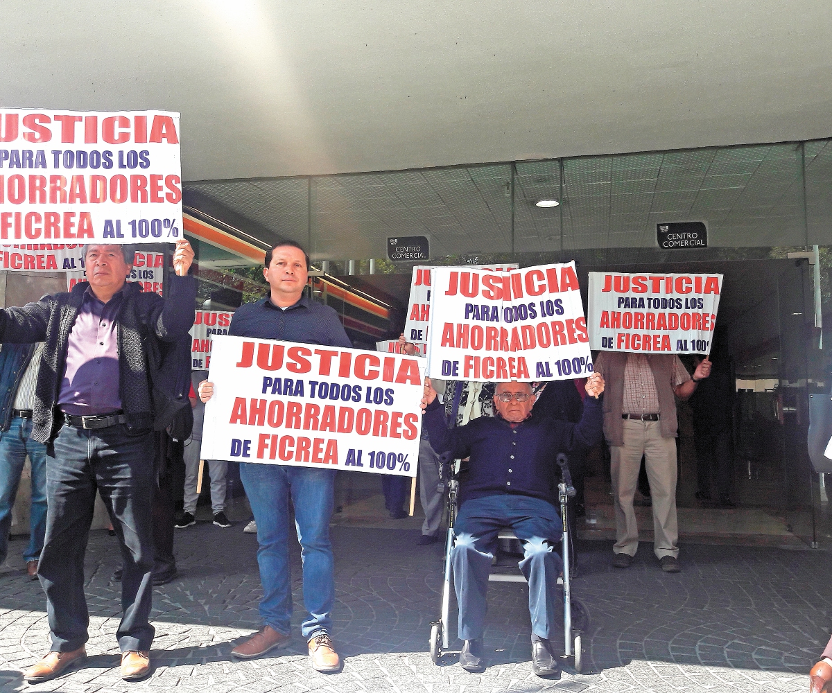 Afectados protestan a 5 años del caso Ficrea