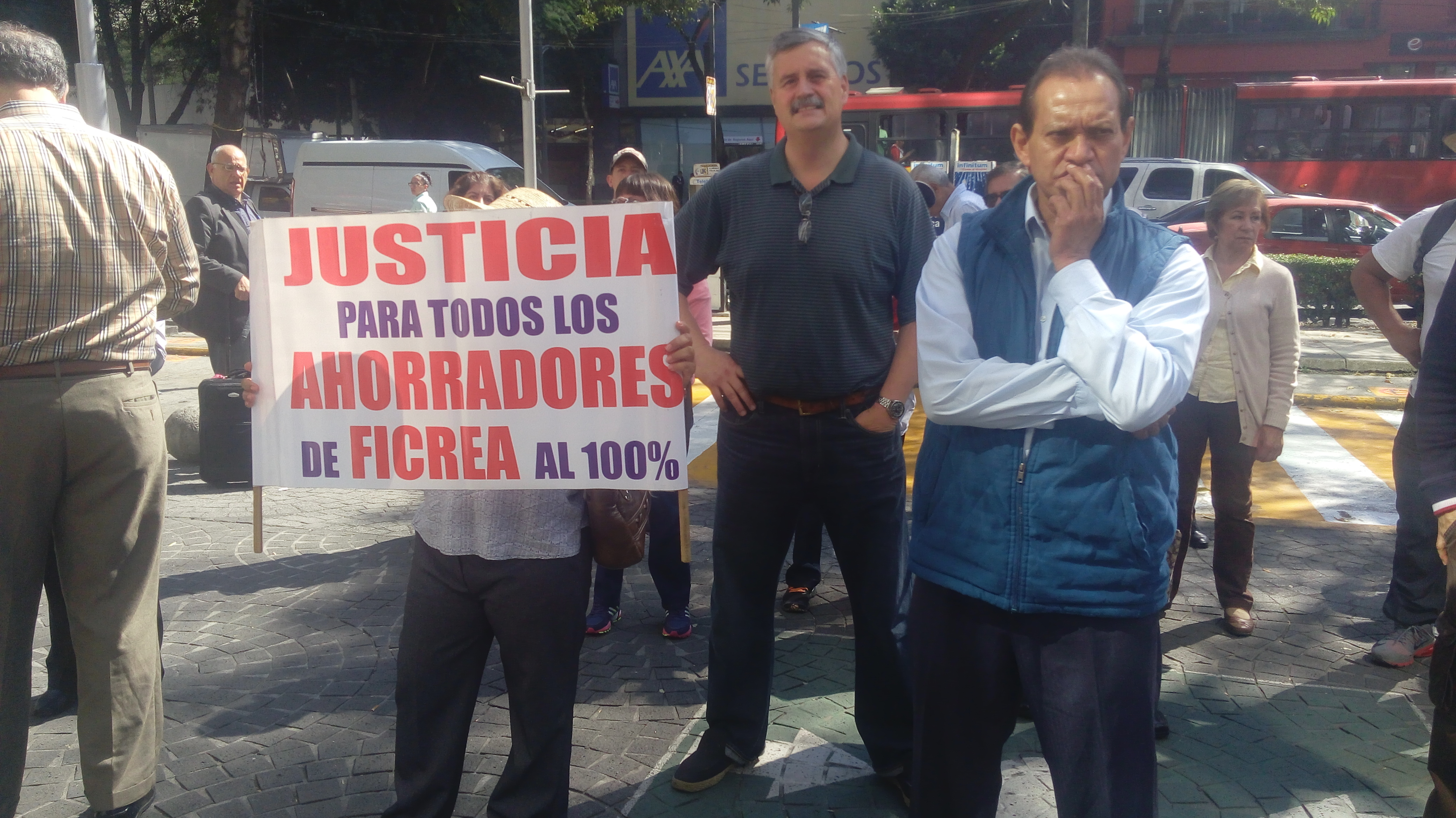 Protestan ahorradores a dos años de fraude de Ficrea