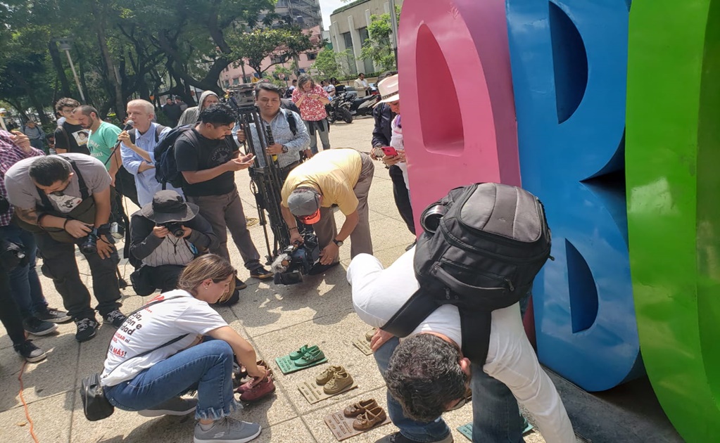 Instalan zapatitos de bronce en antimonumento de la Guardería ABC