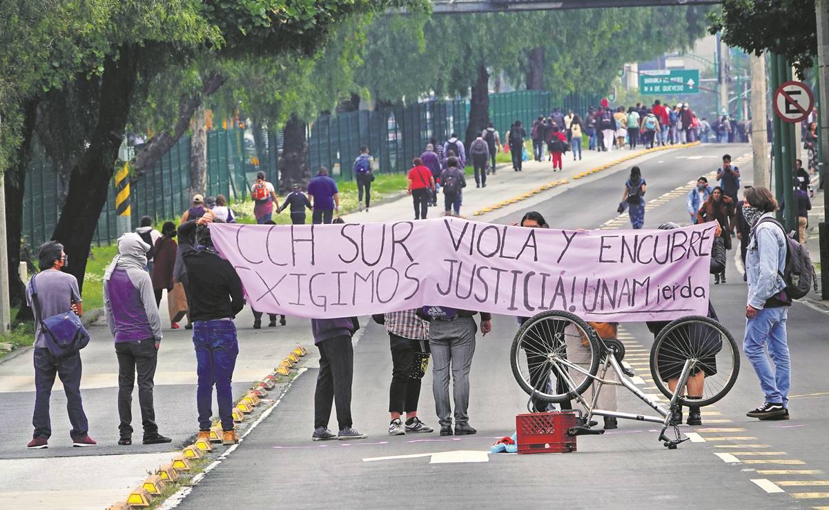 Alumnas del CCH Sur marchan rumbo a Rectoría en CU: exigen justicia por abuso sexual contra compañera 