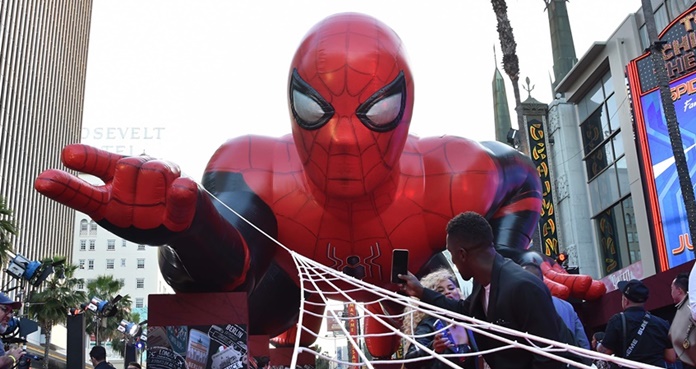 Mujer pide que retiren “demoniaca” escultura de Spider-Man de parque