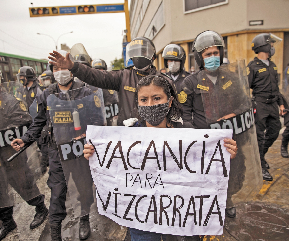 Destituyen en Perú al presidente Vizcarra