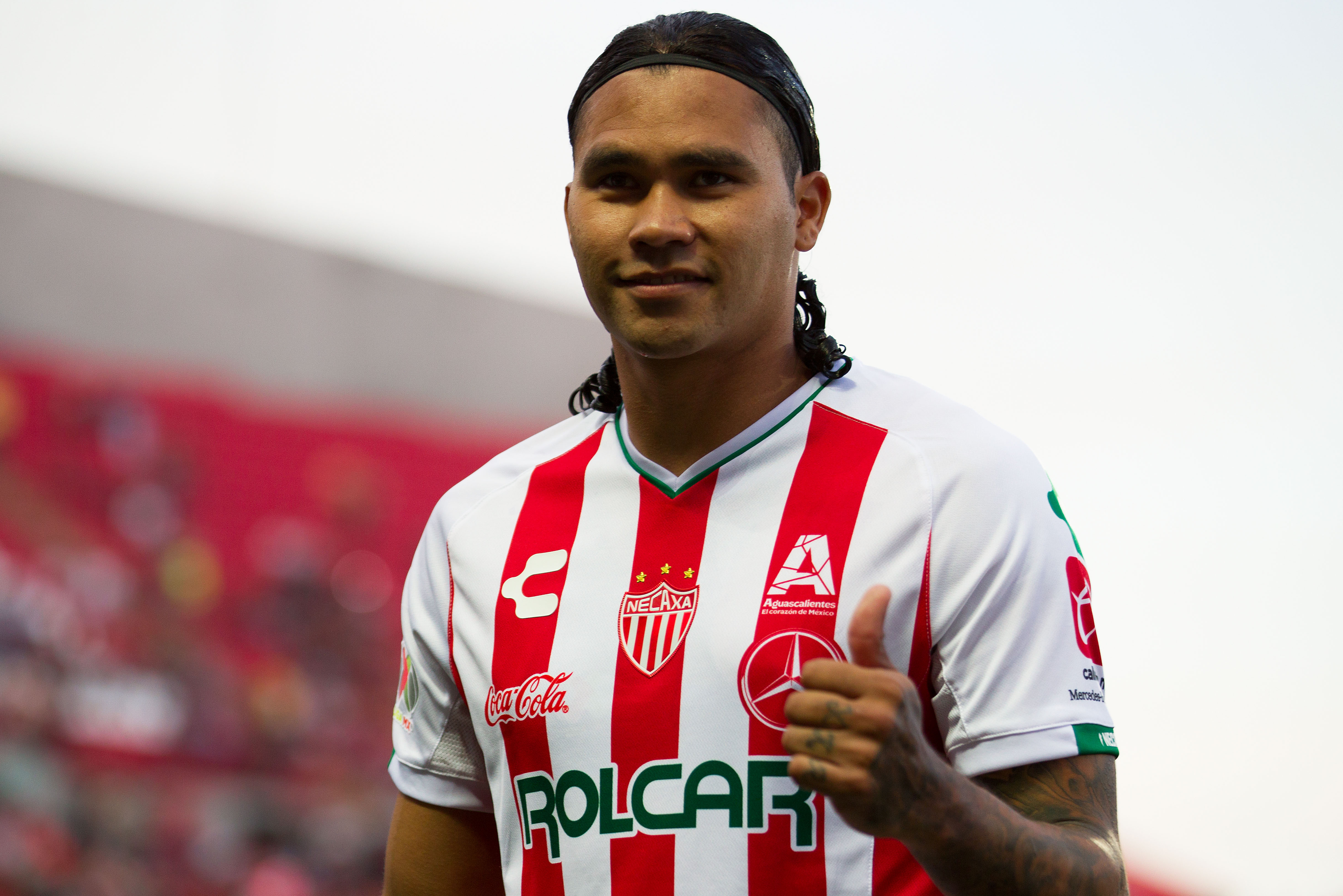 “Gullit” Peña se regresa a Escocia