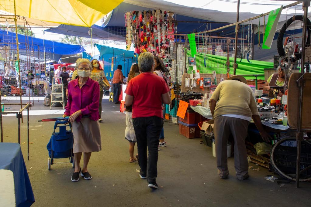 Por lluvias, caen 80% las ventas de tianguistas en Querétaro 