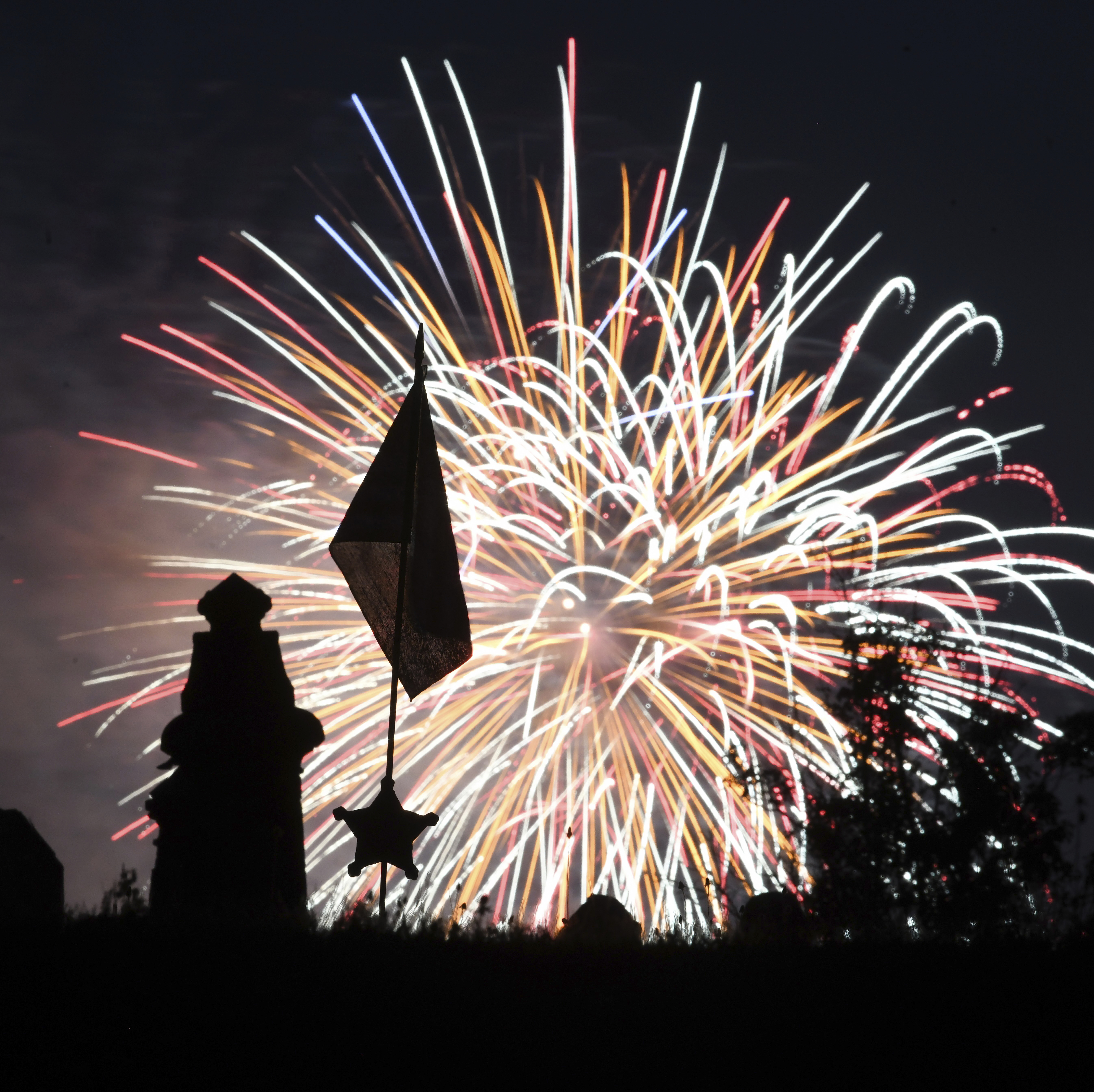 Tragedia en Día de la Independencia: Un muerto y 9 heridos por fuegos artificiales en Michigan