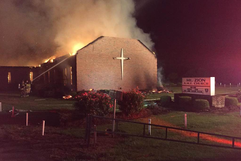 Investiga EU incendios en 7 iglesias afroamericanas