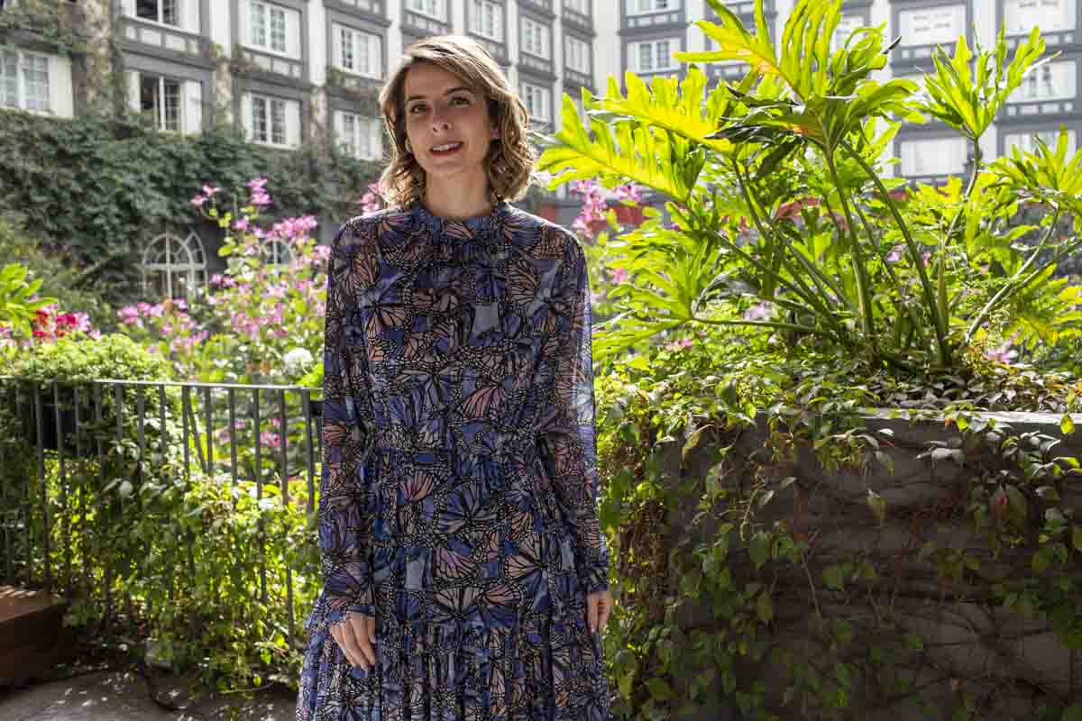 Paola Reyner presenta A Woman 2024 rodeada de mujeres sororas y poderosas