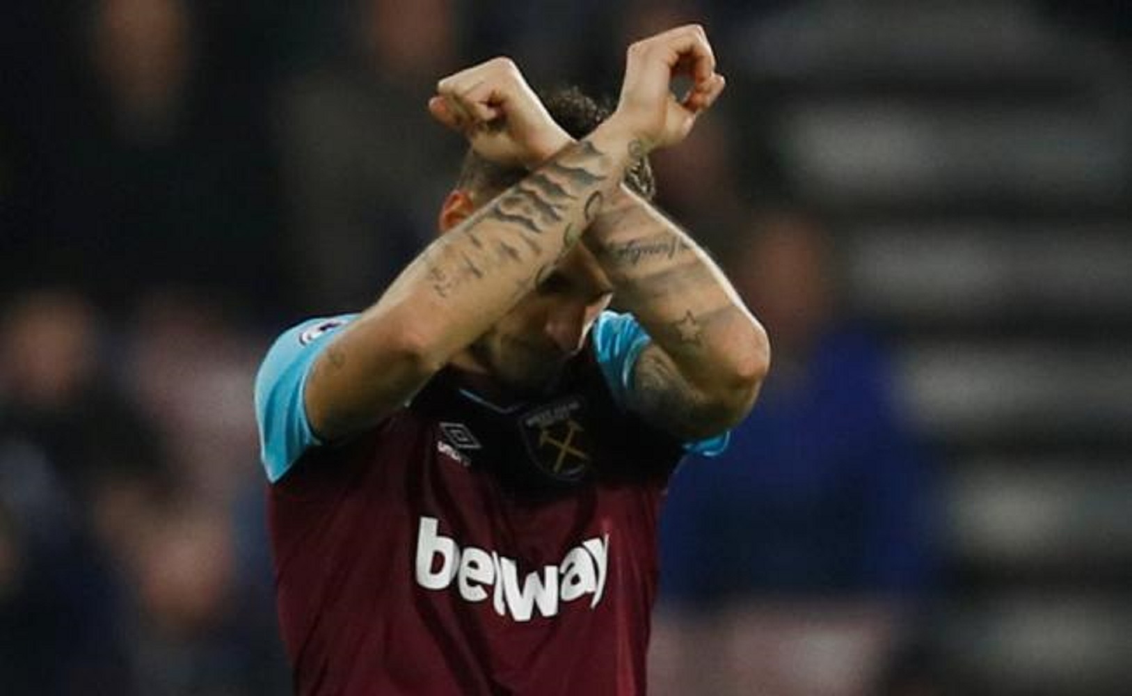 West Ham se aleja del descenso