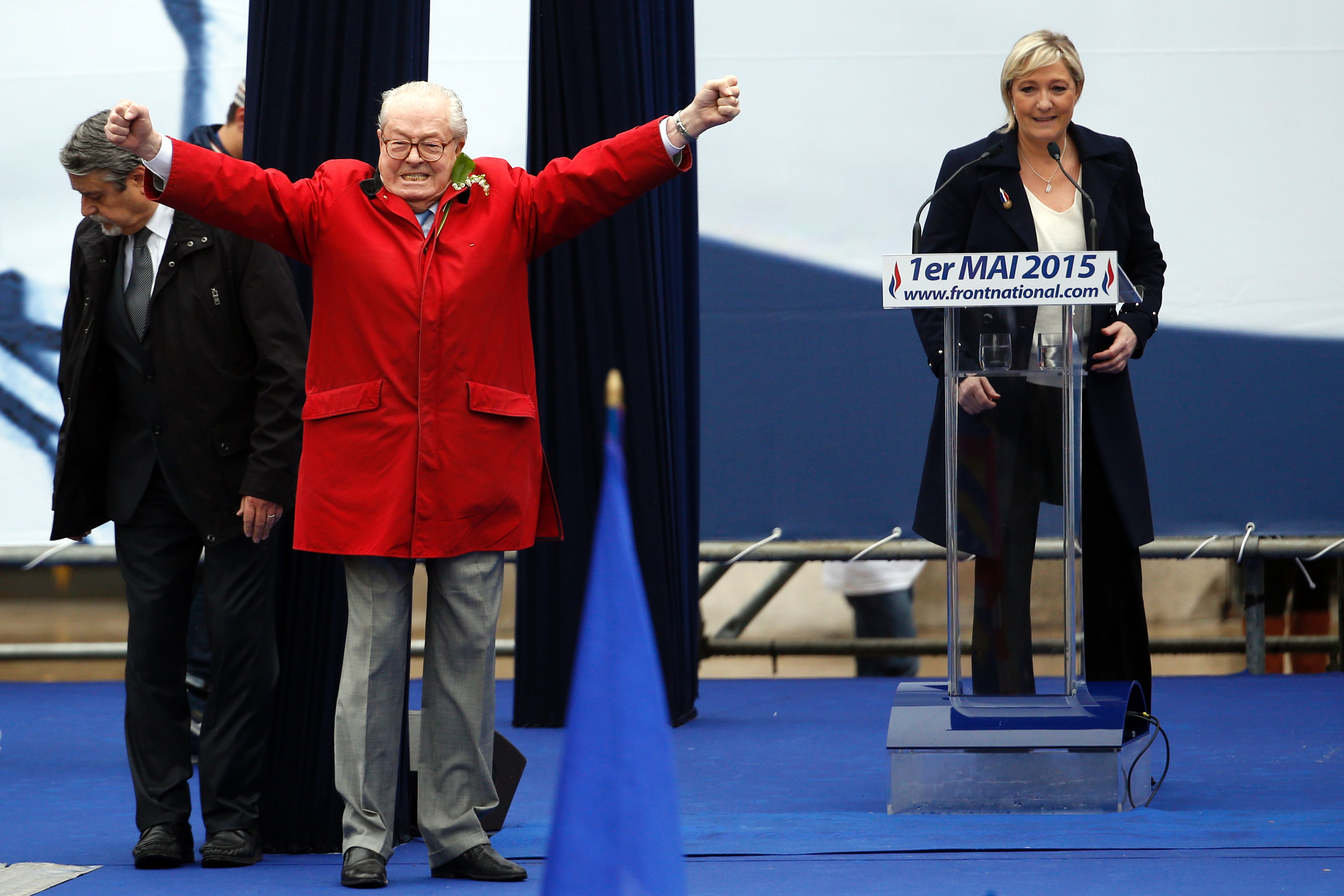 Le Pen critica campaña de su hija; le aconseja usar el "estilo Trump"