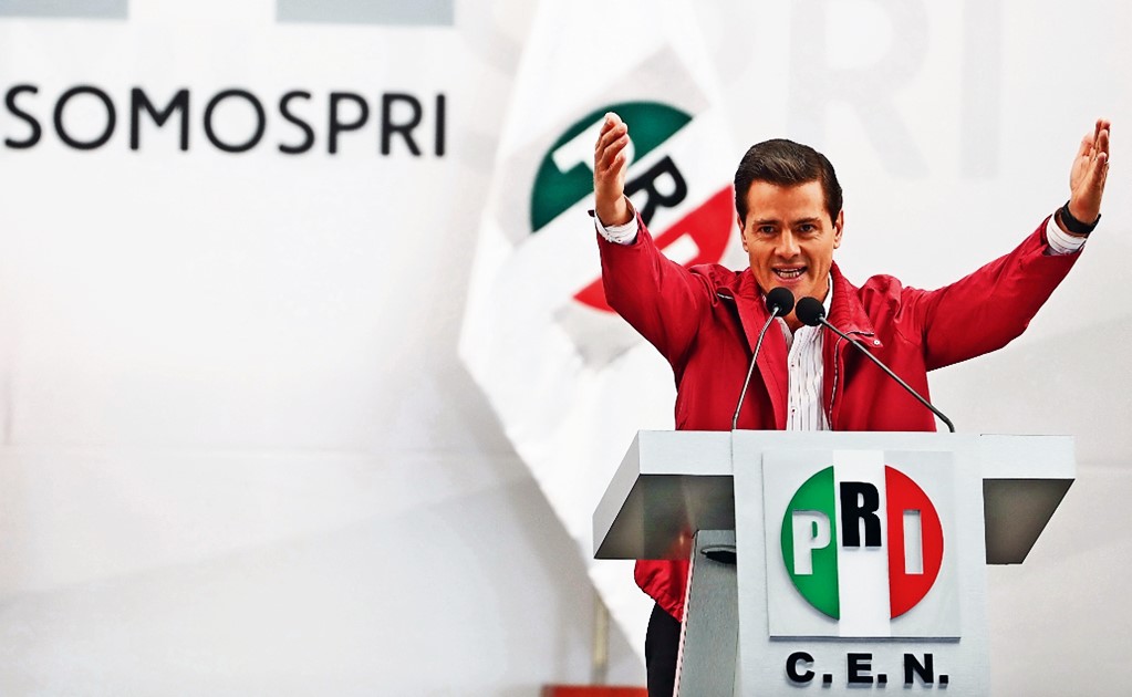 Peña Nieto is all alone at Los Pinos