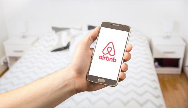 ¿Cómo funcionan las tarjetas de regalo de Airbnb? 