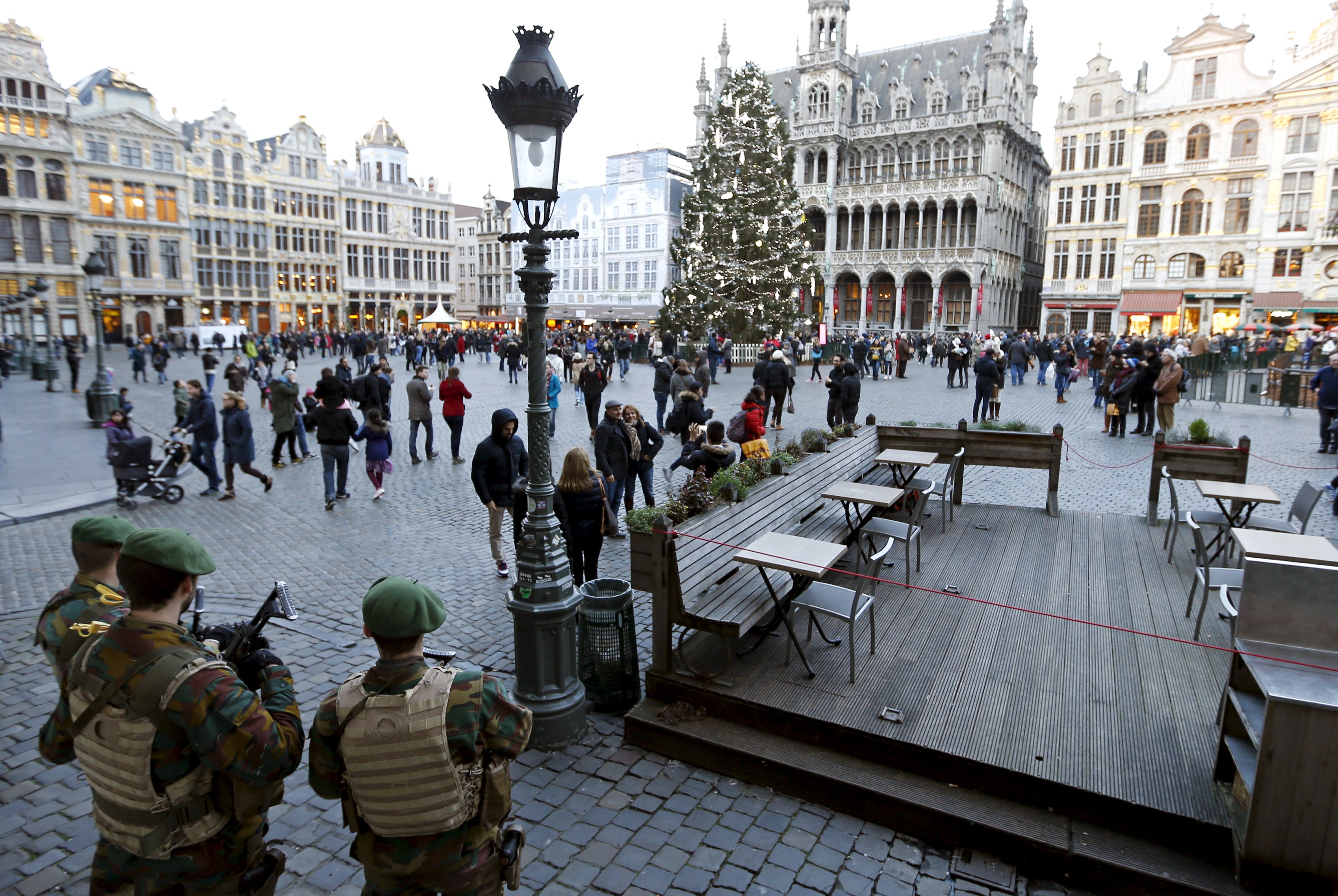 Bruselas anula fiestas de Fin de Año por posibles ataques 