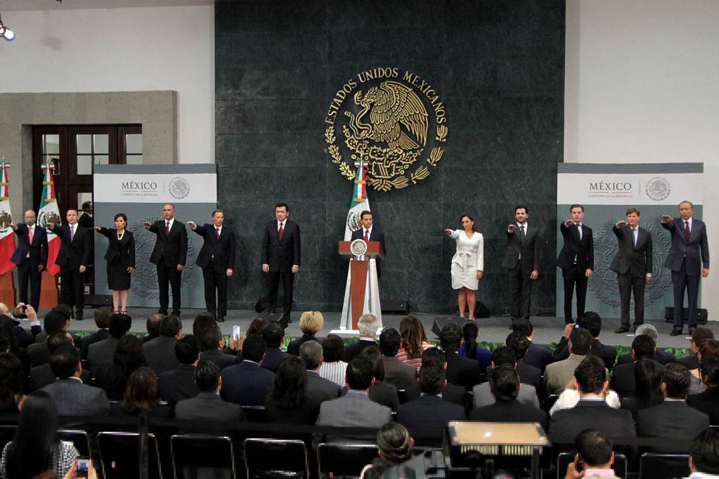 Peña Nieto realiza cambios en secretarías y equipo cercano