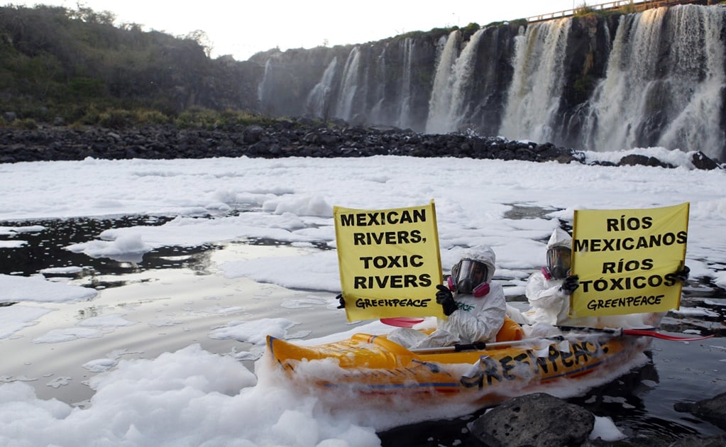 Jalisco investigates heavy pollution in Santiago river