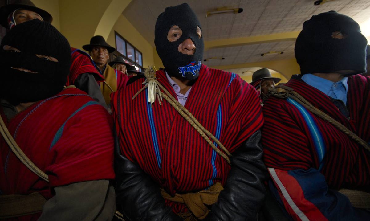 ¿Quiénes son los Ponchos Rojos, la milicia aymara de Bolivia?