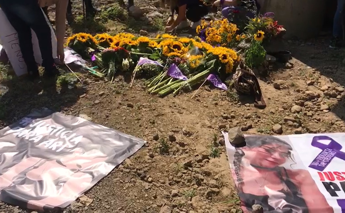 Llenan de girasoles el lugar donde fue localizado el cuerpo de Ariadna Fernanda