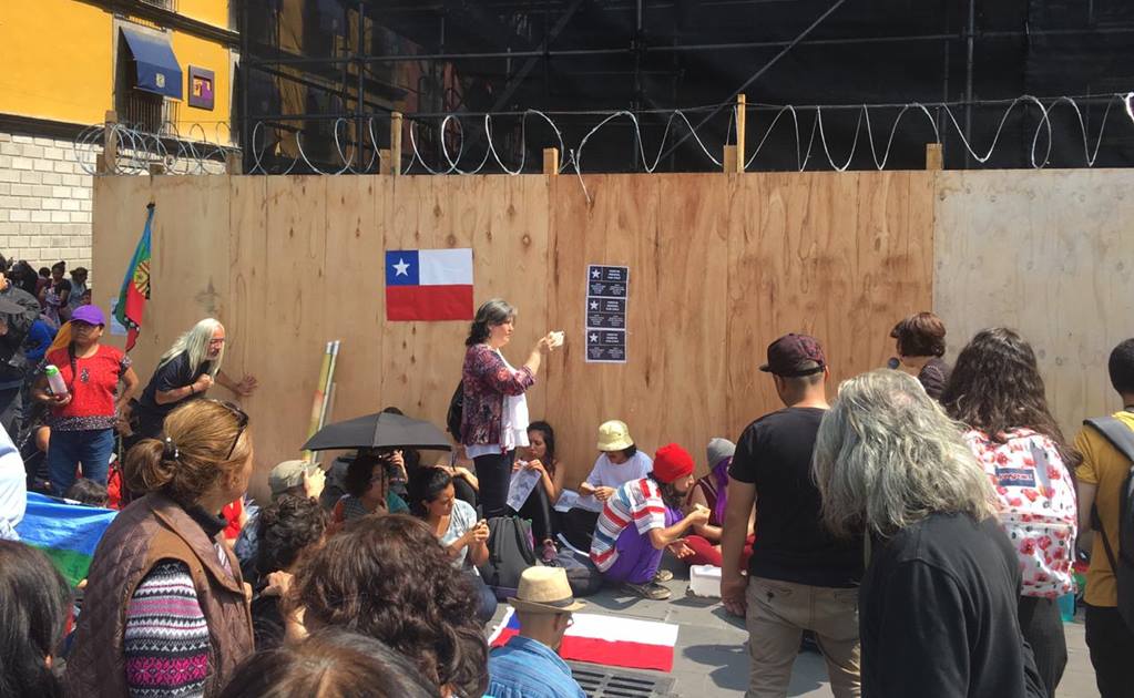 Manifestantes se solidarizan con Chile y protestan en la Ciudad de México 