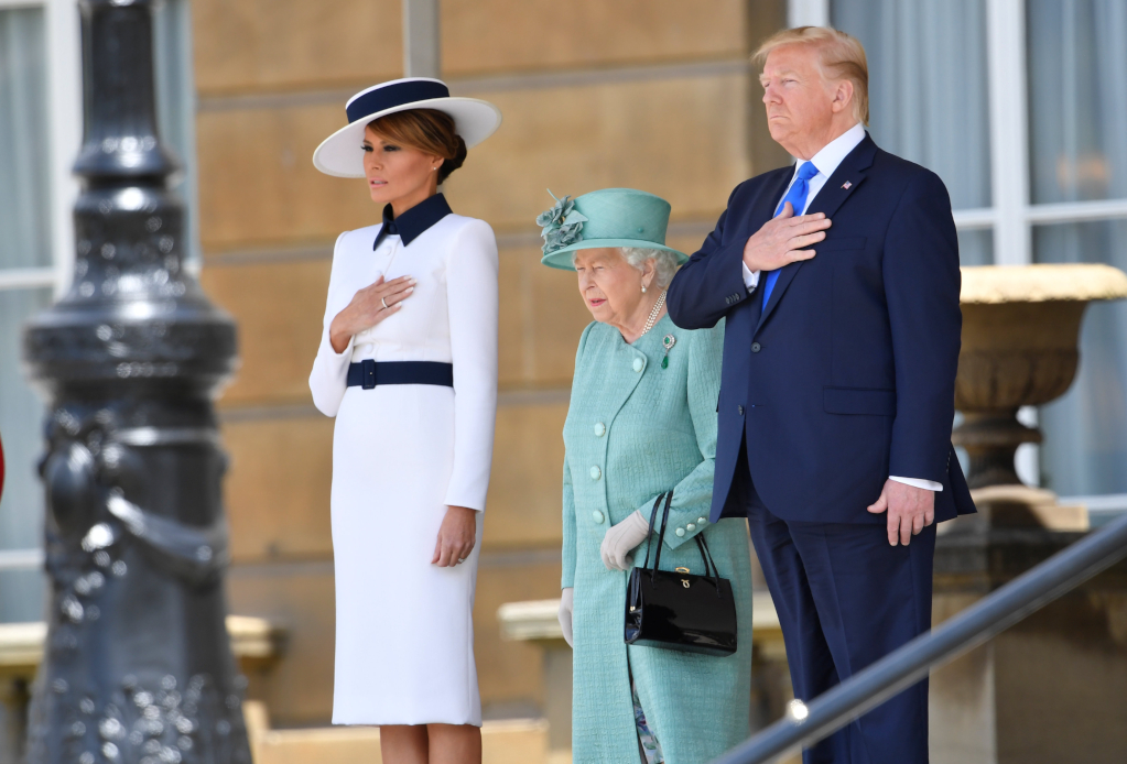 Este es el look de Melania Trump para su visita con la reina Isabel II