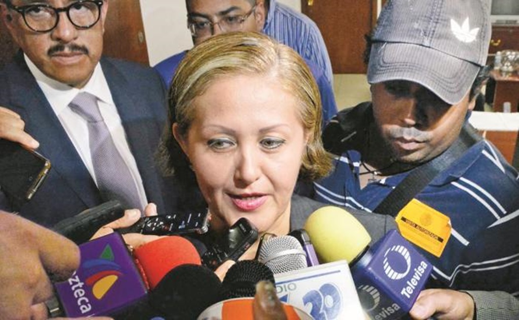 Deputies' bonuses are used to finance AMLO: Eva Cadena 