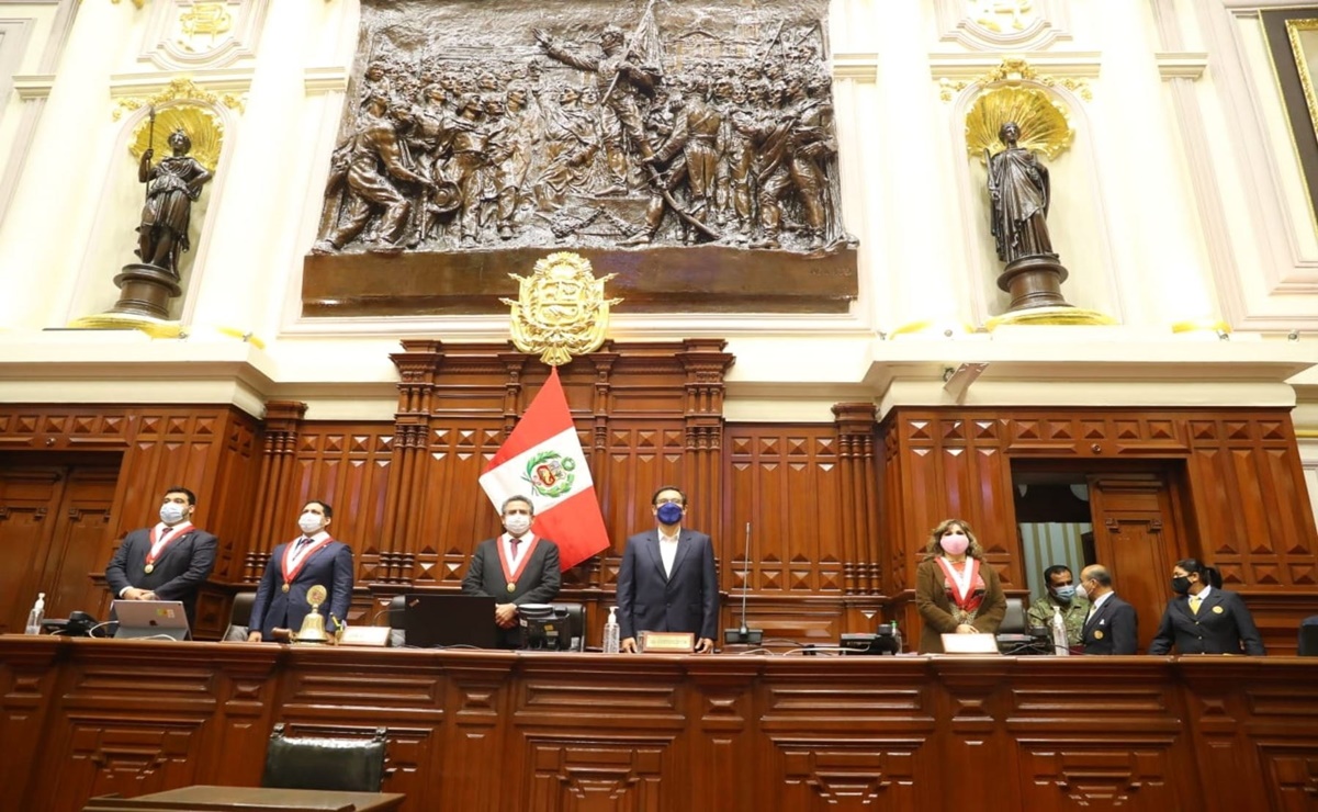 Congreso de Perú abre juicio para destituir al presidente Martín Vizcarra
