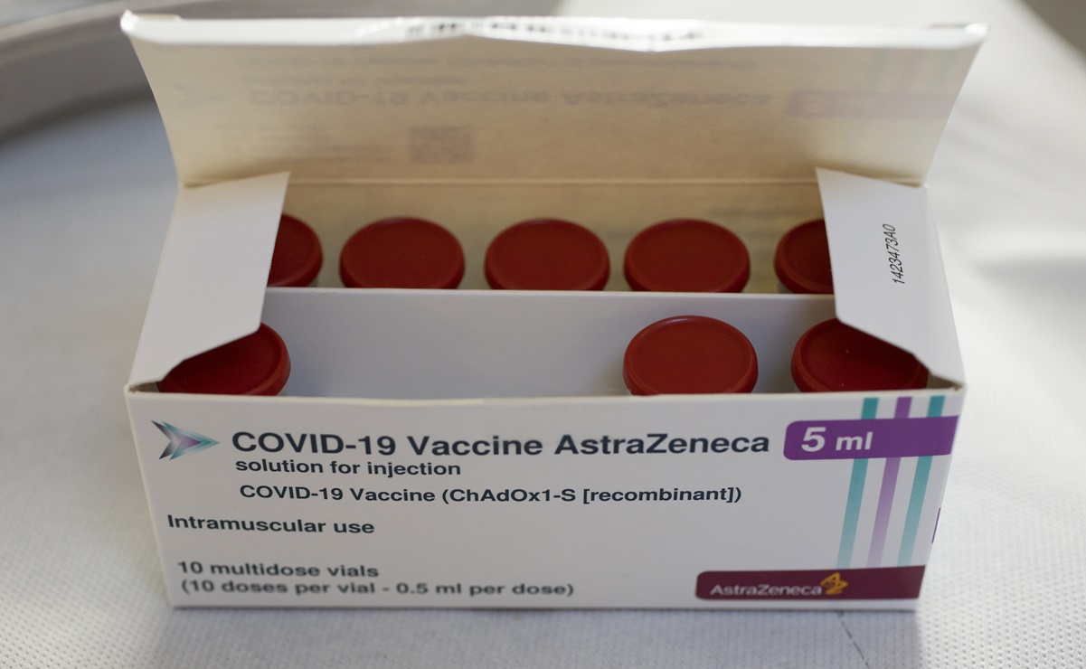Vacuna de AstraZeneca aumenta beneficios con la edad y supera los riesgos: estudio