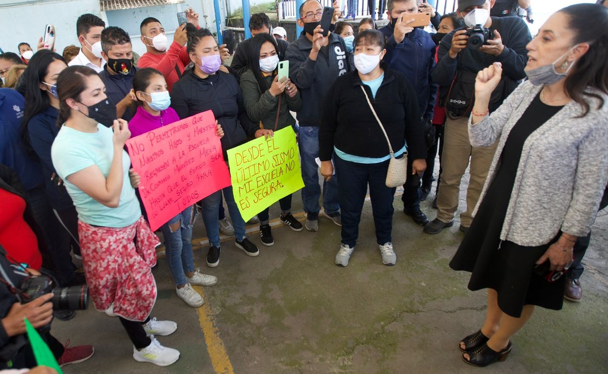 Sheinbaum acude a primaria en Cuajimalpa tras bloqueo de padres familia