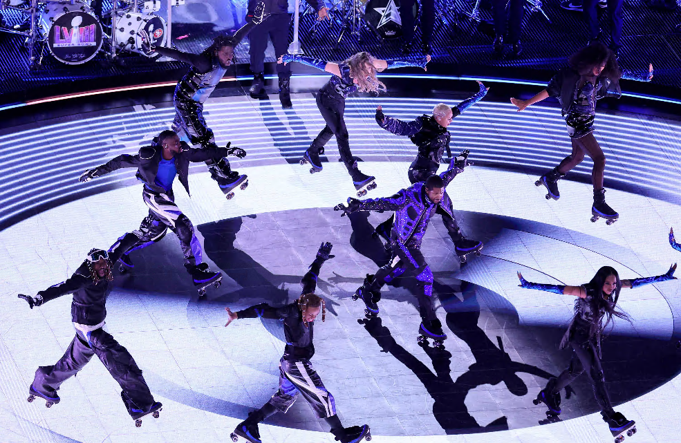 Super Bowl. Usher desata MEMES en su show con patines y sin Justin Bieber