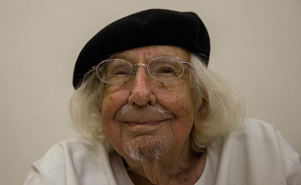 ¿Quién es Ernesto Cardenal, el poeta castigado por Juan Pablo II?