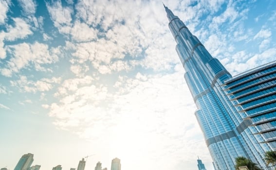 VIDEO: Edificio más alto del mundo en Dubái se pinta con los colores de la bandera mexicana