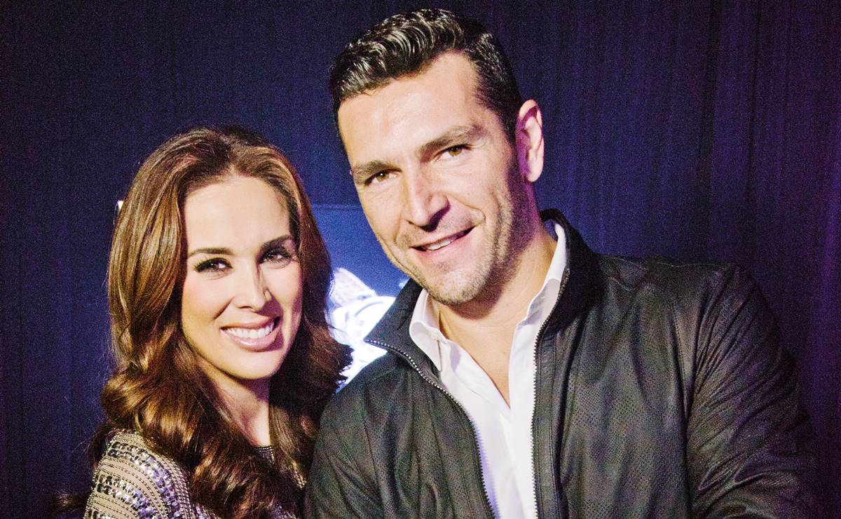 Jacky Bracamontes y Martín Fuentes muy enamorados en Disney