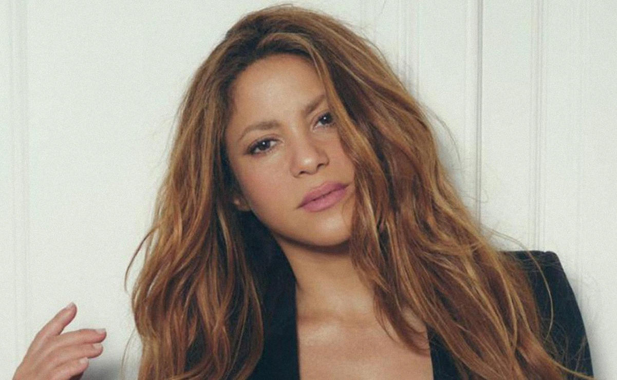 Llueven críticas a Shakira tras confesar que desvió un avión para besar a Piqué