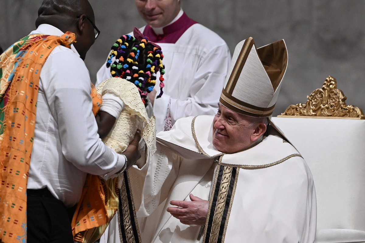 "Nuestro corazón está en Belén", dice el Papa, en la Misa de Gallo