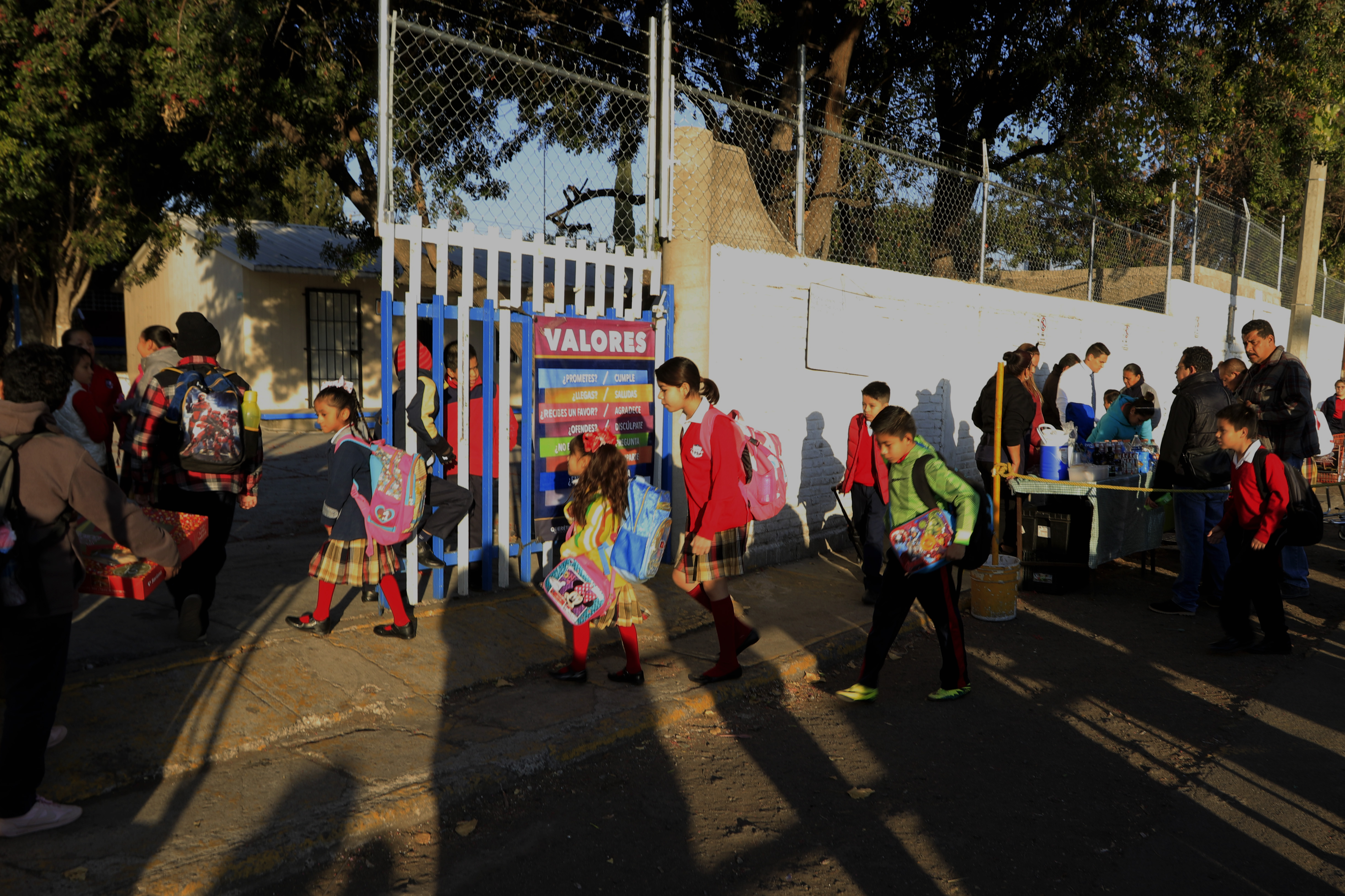 Este lunes inician clases más de 3 mil escuelas 