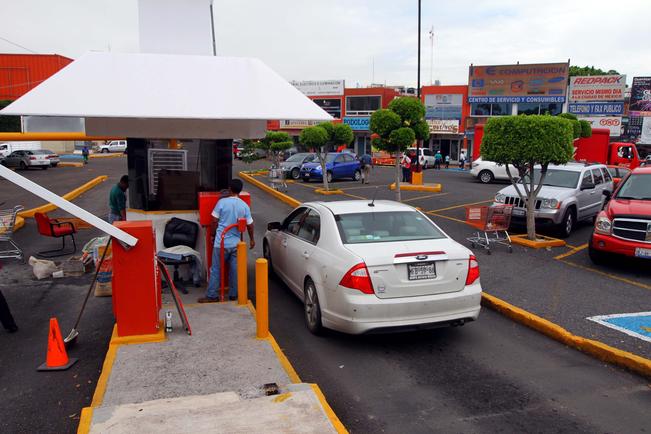 Autoridades acuerdan 2 horas gratis en 17 plazas 