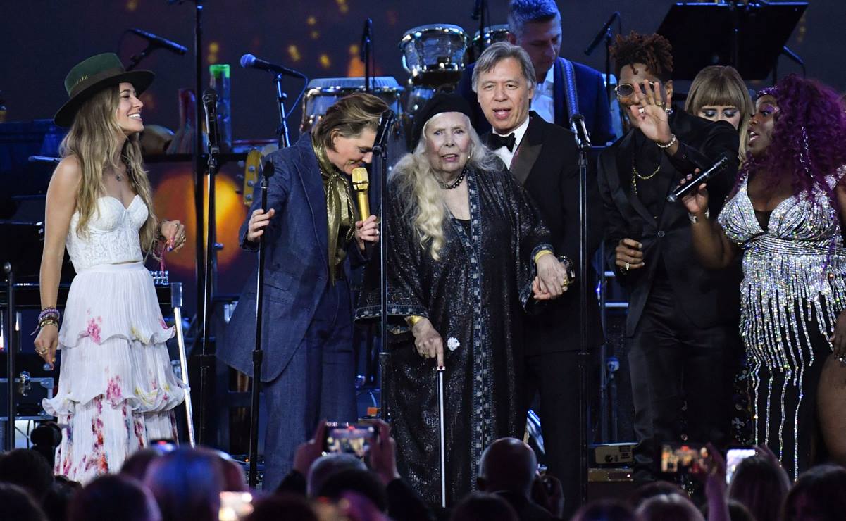 Leyendas de la música rinden tributo a Joni Mitchell antes de los Grammy