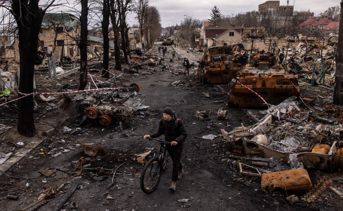 "Esto fue hecho por profesionales, probablemente británicos": Kremlin niega atrocidades cometidas en Ucrania