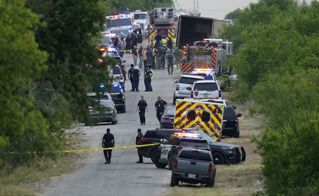 Arrestan a 2 mexicanos presuntamente relacionados con tragedia de migrantes muertos en tráiler en Texas