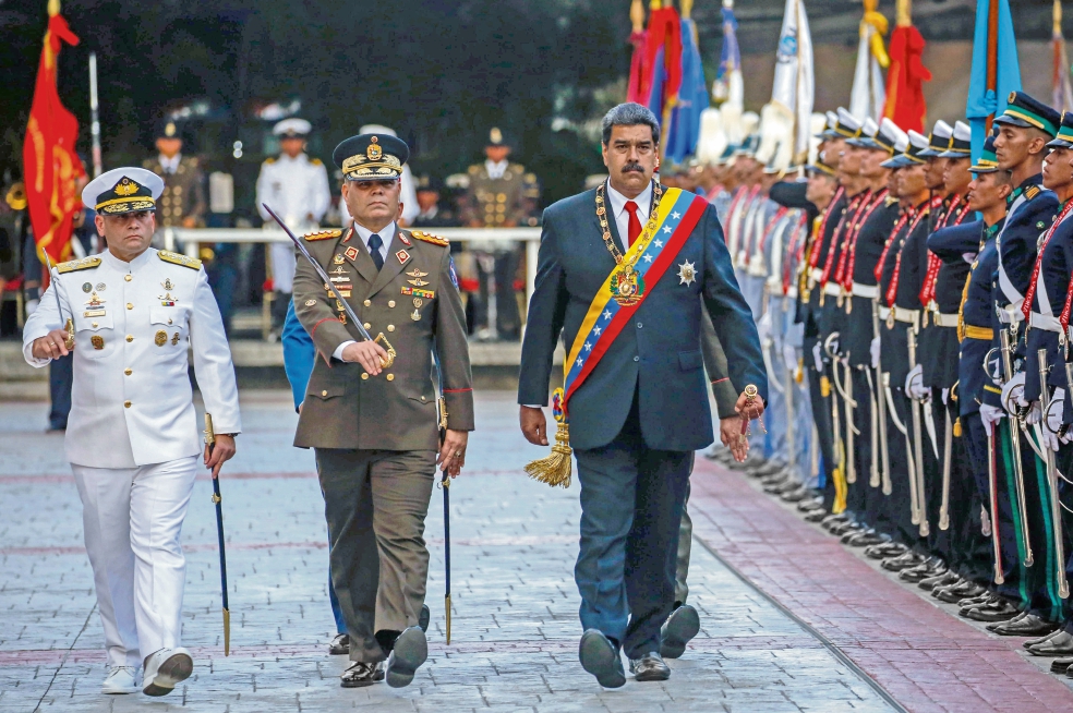 Maduro revela “complot” y exige lealtad a los militares