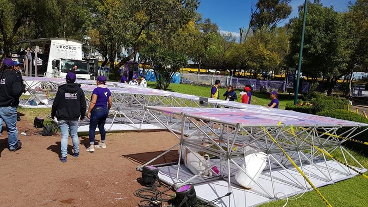 Cae arco de entrada en Feria de Libro Infantil: no hubo lesionados