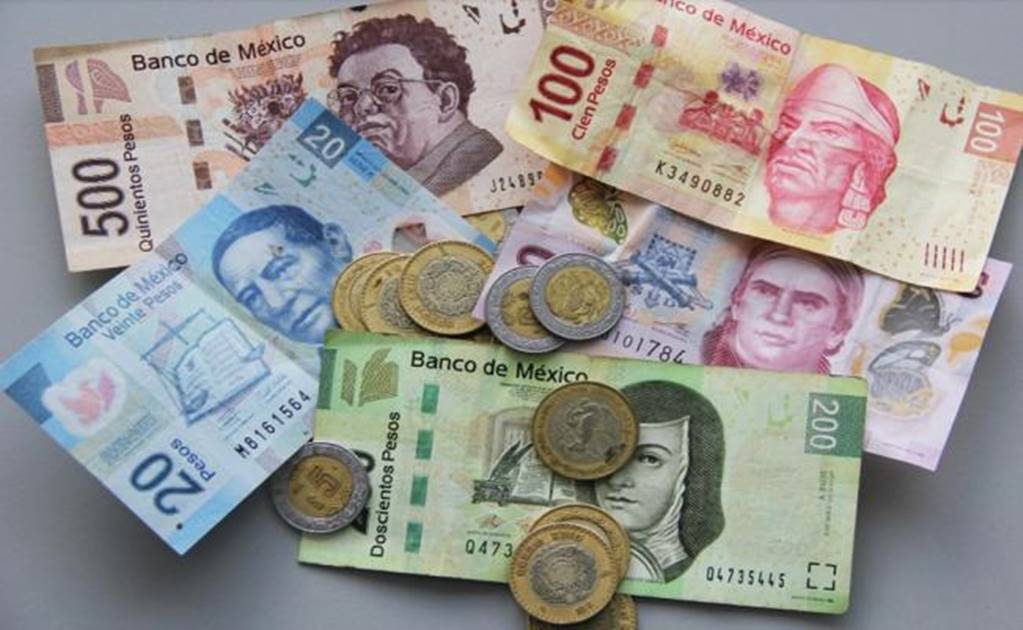 Mexico cenbank flags weaker peso as principal inflation risk