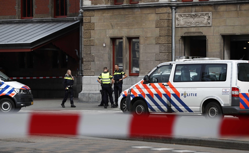 Atacante en metro de Ámsterdam tenía “motivaciones terroristas”