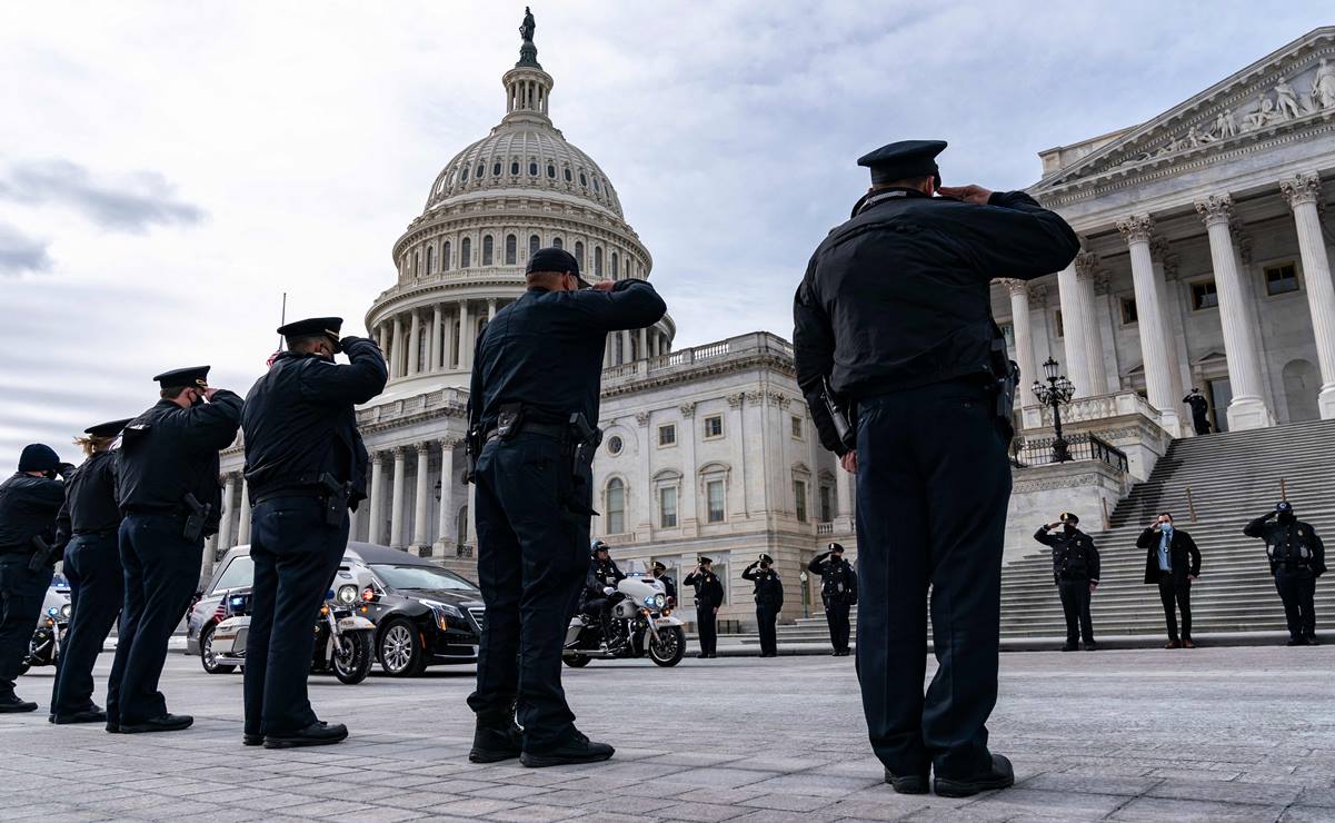 Al menos dos detenidos por la muerte de un agente durante el asalto al Capitolio de EU en enero