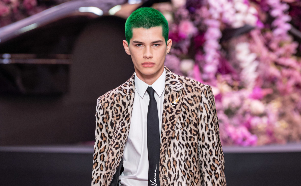Conoce a Alfredo Díaz, el modelo mexicano que desfiló en exclusiva para Versace