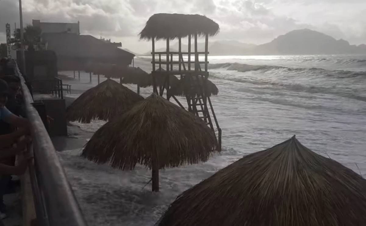 Marea arrasa costosa "playa incluyente", aún sin inaugurar, en Sonora