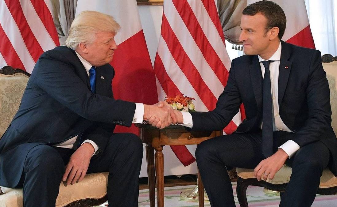 Emmanuel Macron ensayó con videos cómo saludar a Trump