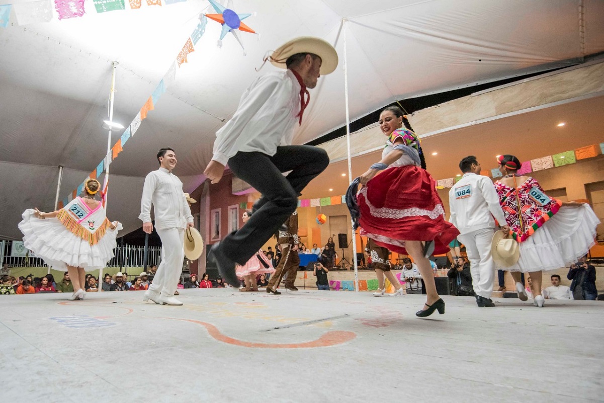 Buscan a 150 parejas para armar coreografía monumental en Querétaro 