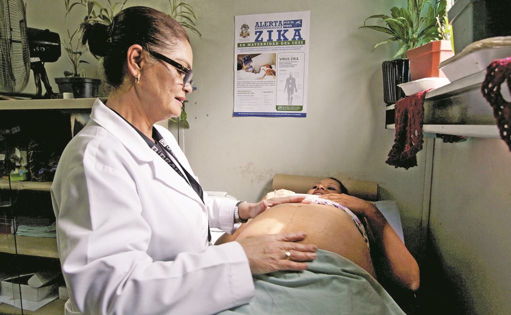 Mujer infectada con zika da a luz a bebé sano, reporta Ssa