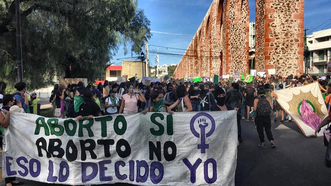 "Aborto sí", gritan mujeres en Querétaro