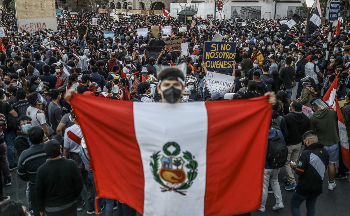 Miles marchan contra el nuevo gobierno en Perú