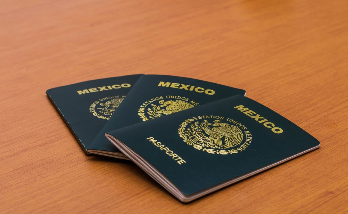 Passport mexico. Паспорт Мексики. Обложка для паспорта Мексика. Мексиканские обложки для паспорта п. Фото на паспорт мексиканец.